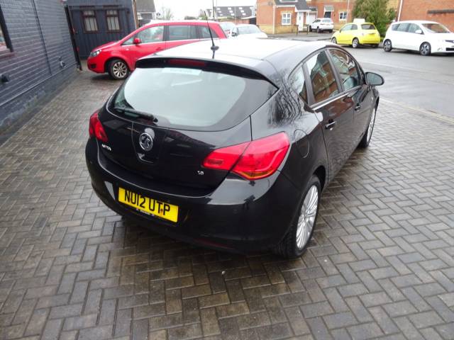 2012 Vauxhall Astra 1.6i 16V Excite 5dr low mileage