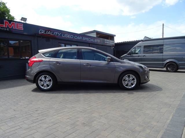 2014 Ford Focus 1.0 125 EcoBoost Titanium Navigator 5dr ideal family car