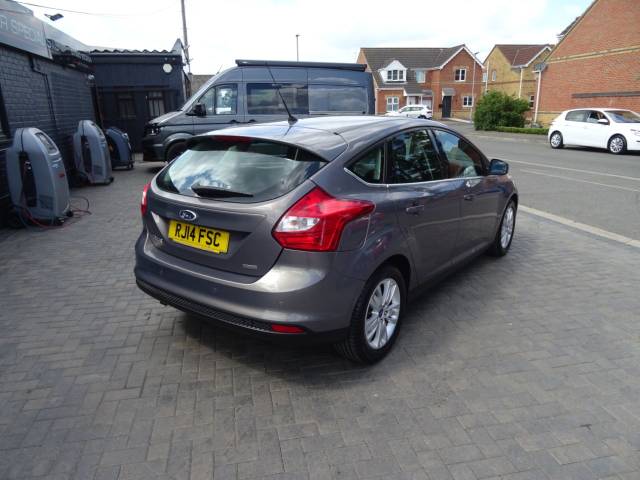 2014 Ford Focus 1.0 125 EcoBoost Titanium Navigator 5dr ideal family car