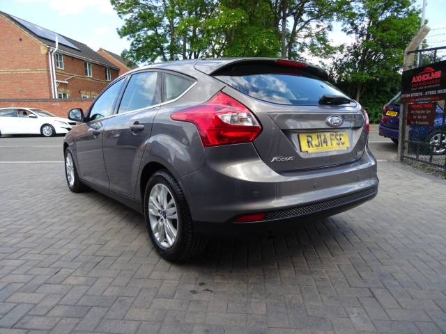 2014 Ford Focus 1.0 125 EcoBoost Titanium Navigator 5dr ideal family car