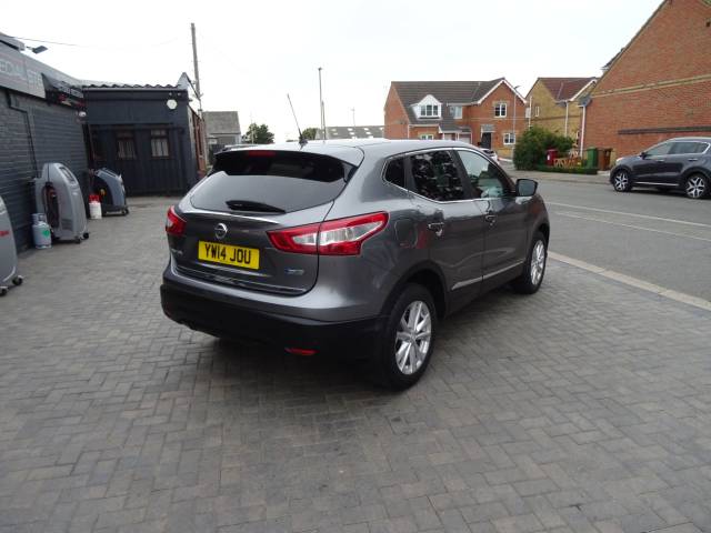 2014 Nissan Qashqai 1.5 dCi Acenta Premium 5dr ideal family car