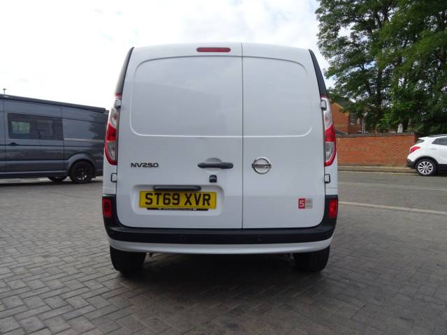 2020 Nissan NV250 1.5 dCi 95ps Tekna Van NO VAT