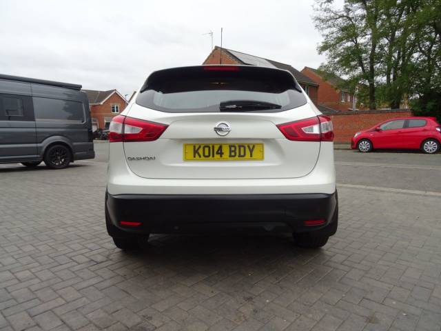 2014 Nissan Qashqai 1.2 DiG-T Acenta 5dr ideal family car