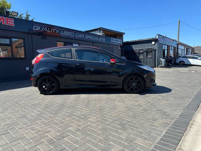 2016 Ford Fiesta 1.0 EcoBoost 140 Zetec S Black 3dr ideal 1st car