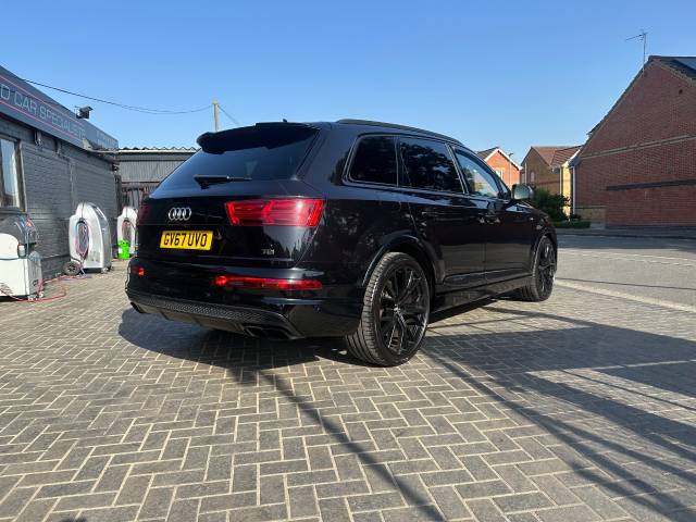 2018 Audi Q7 4.0 SQ7 Quattro 5dr Tip Auto, rear tv screens