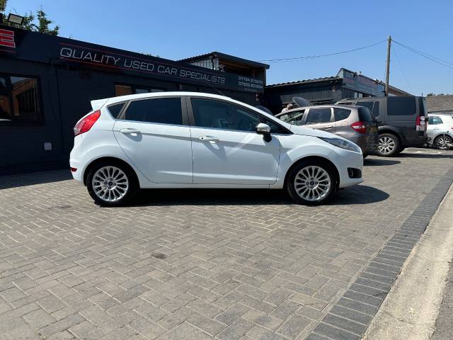 2015 Ford Fiesta 1.0 EcoBoost Titanium 5dr ideal 1st car